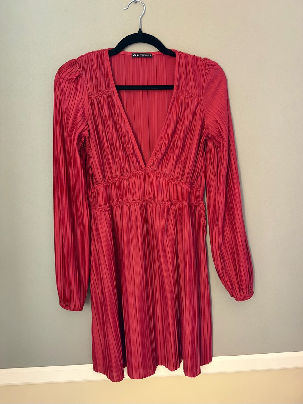 Zara Pleated Mini Dress V-Neck Long Sleeve Red Cocktail Party Holiday Flowy